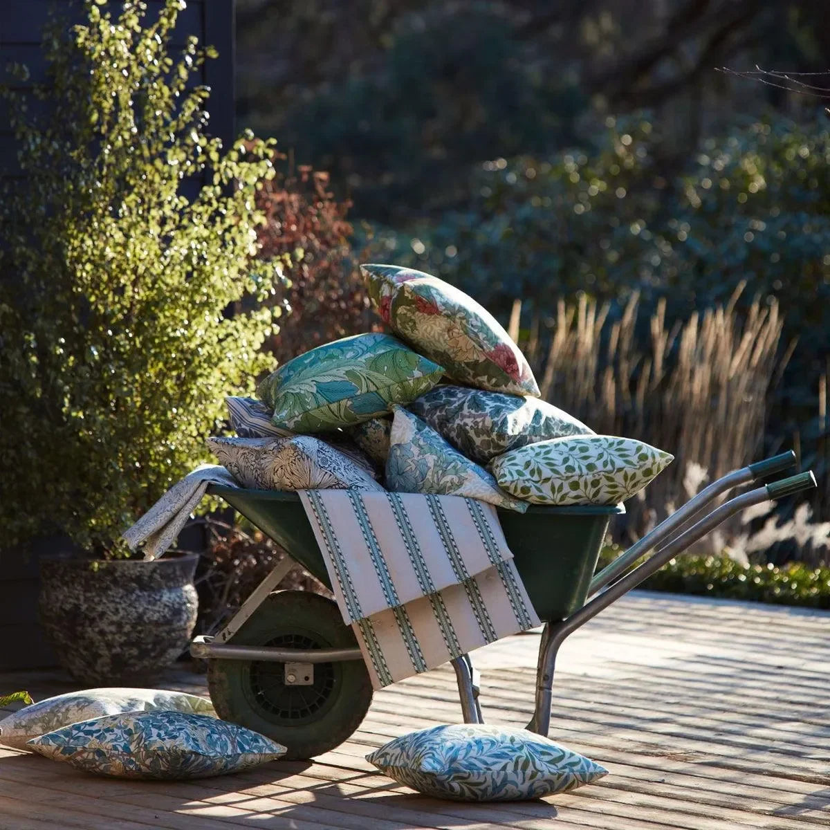 Acanthus Outdoor Fabric - Morris & Co