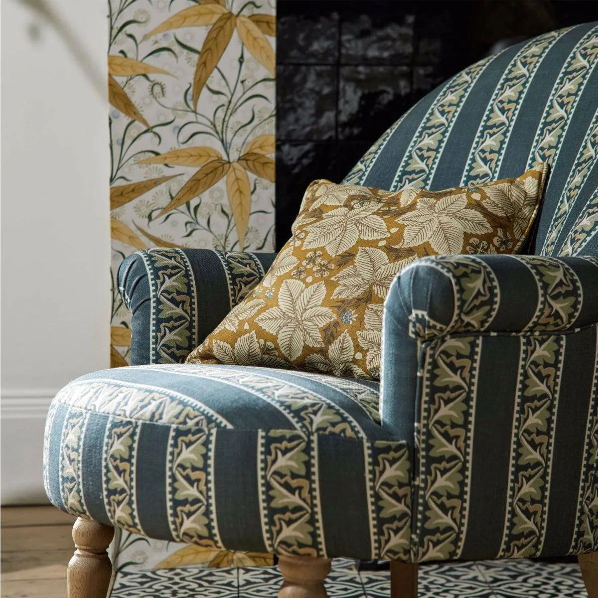 Bramble Fabric - Morris & Co