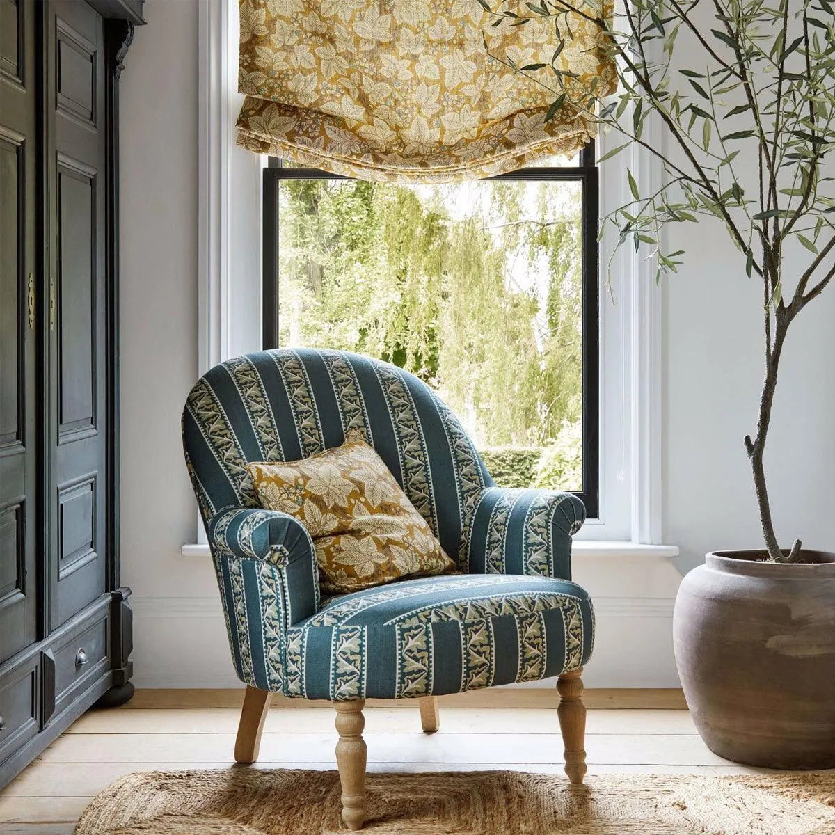 Bramble Fabric - Morris & Co