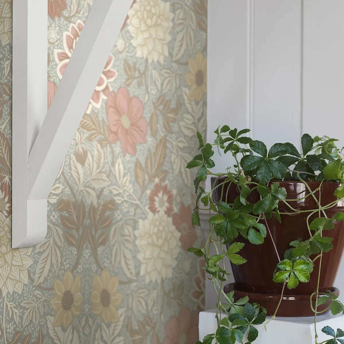 Dahlia Garden Wallpaper - Borastapeter