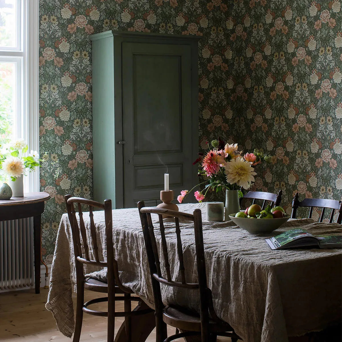 Dahlia Garden Wallpaper - Borastapeter