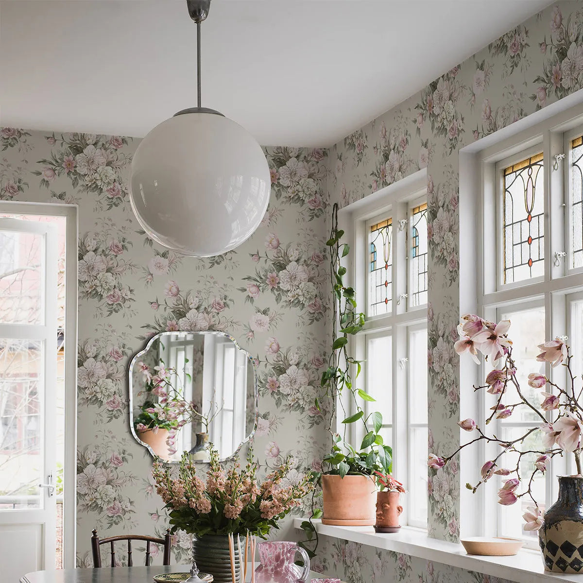 Floral Charm Wallpaper - Borastapeter