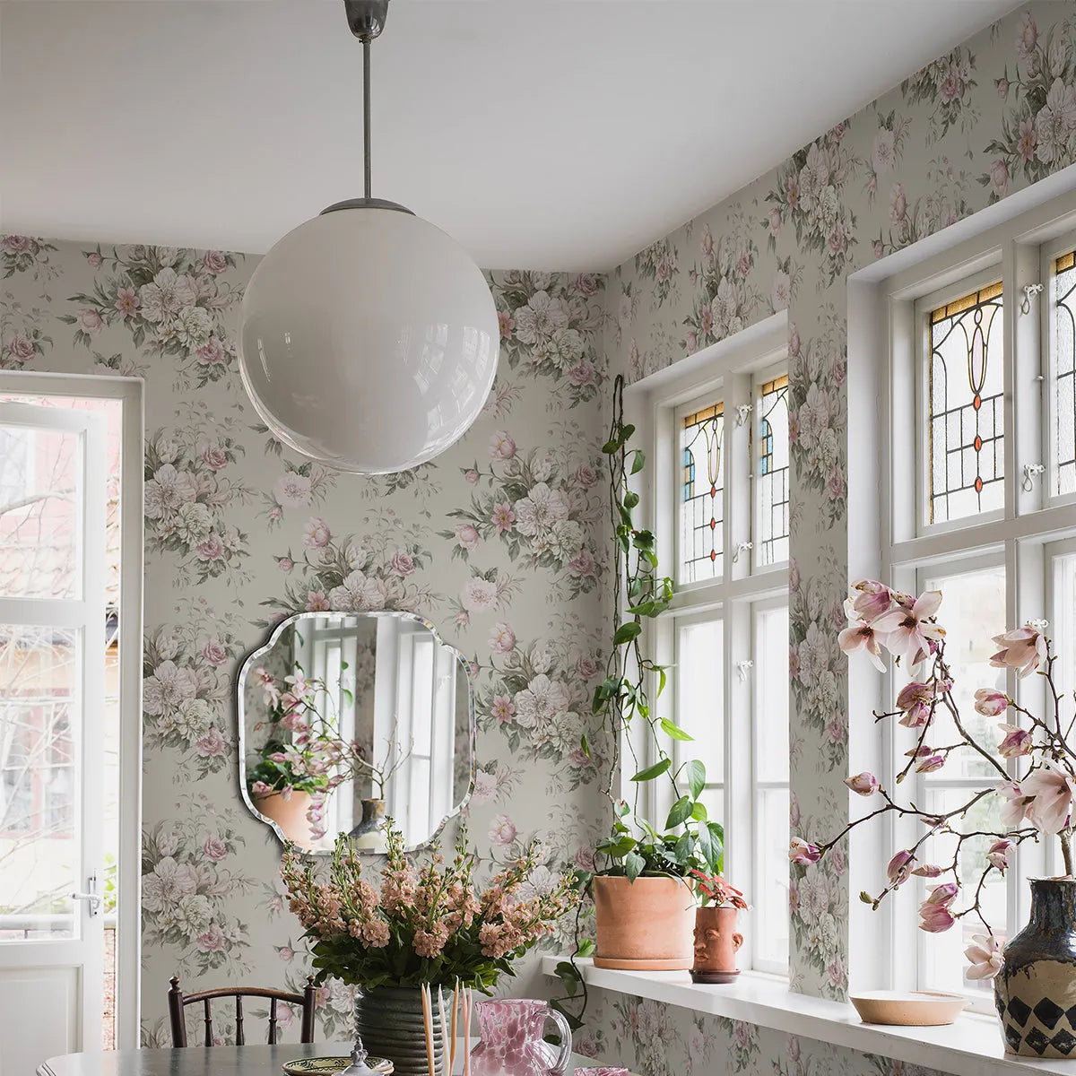 Floral Charm Wallpaper - Borastapeter