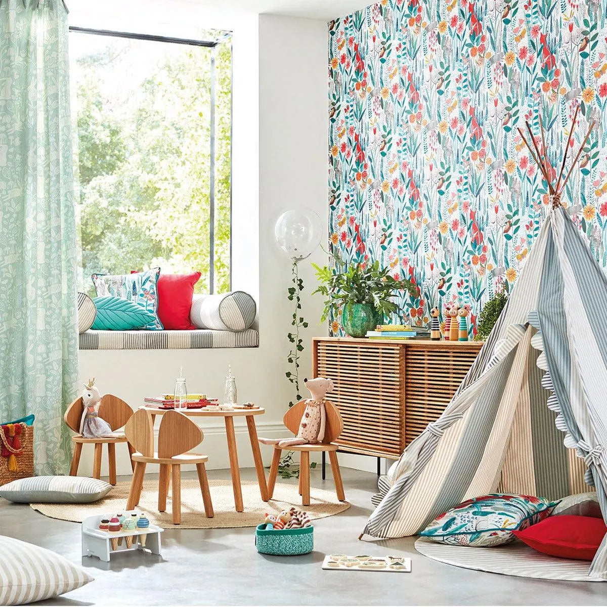 Hide And Seek Wallpaper - Harlequin