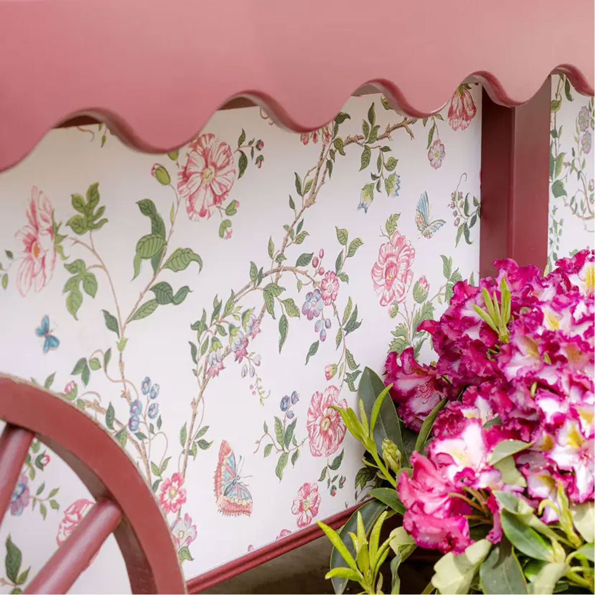 King's Rose Wallpaper - Sanderson