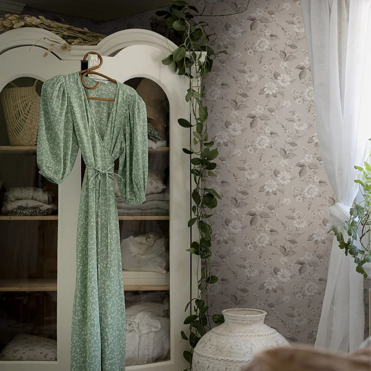 Laura's Cottage Wallpaper - Borastapeter