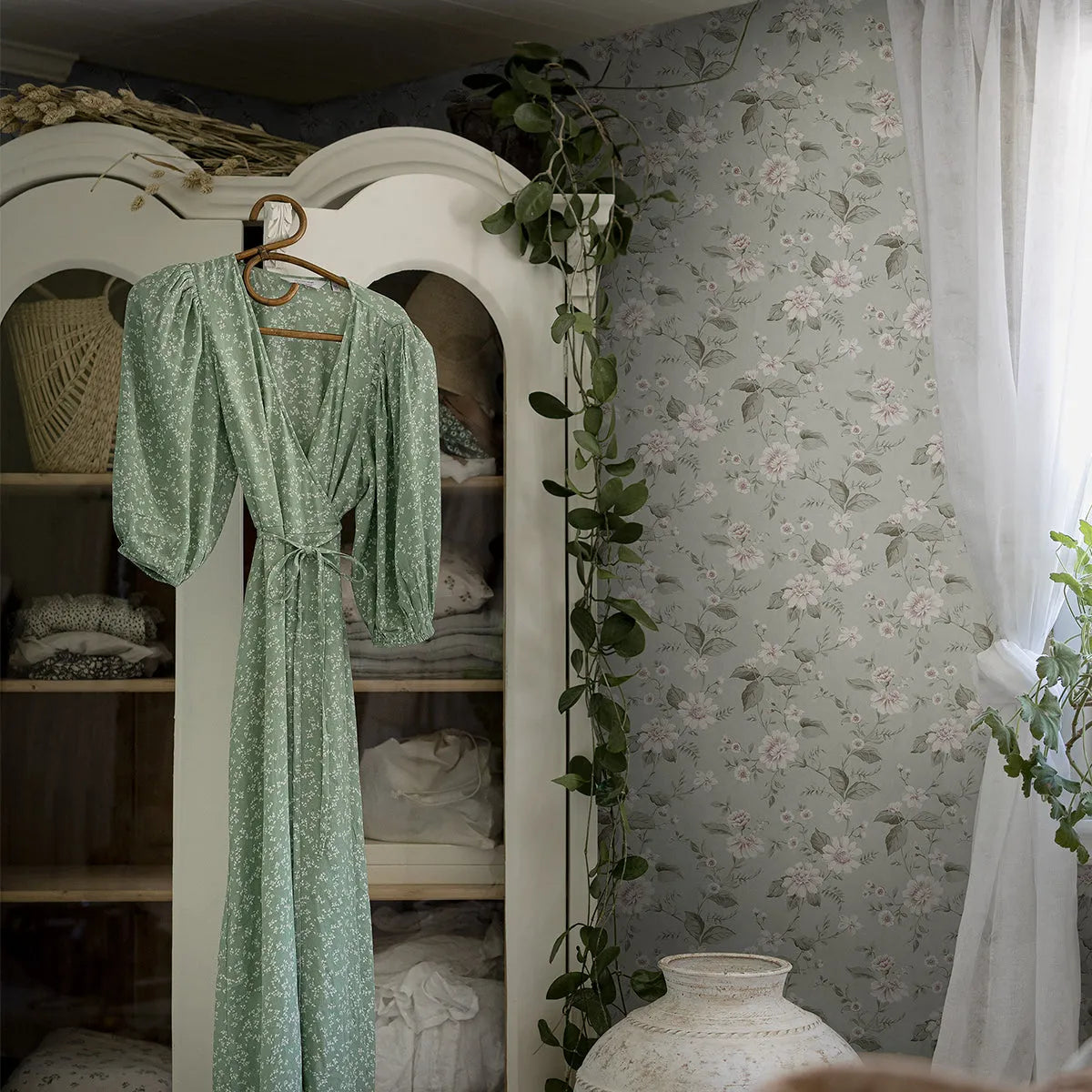 Laura's Cottage Wallpaper - Borastapeter