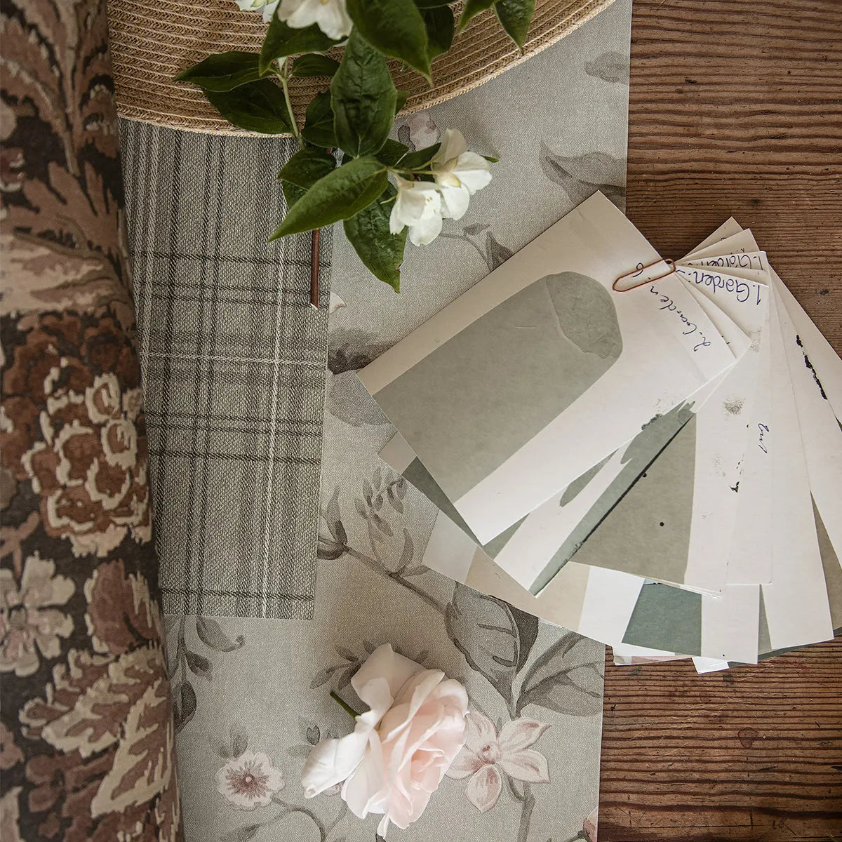 Laura's Cottage Wallpaper - Borastapeter