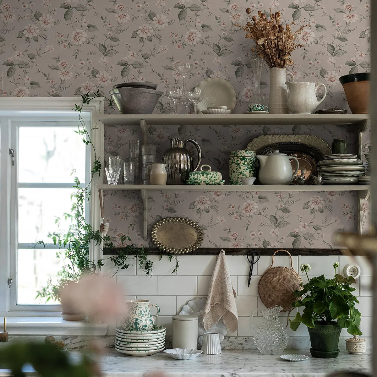 Laura's Cottage Wallpaper - Borastapeter