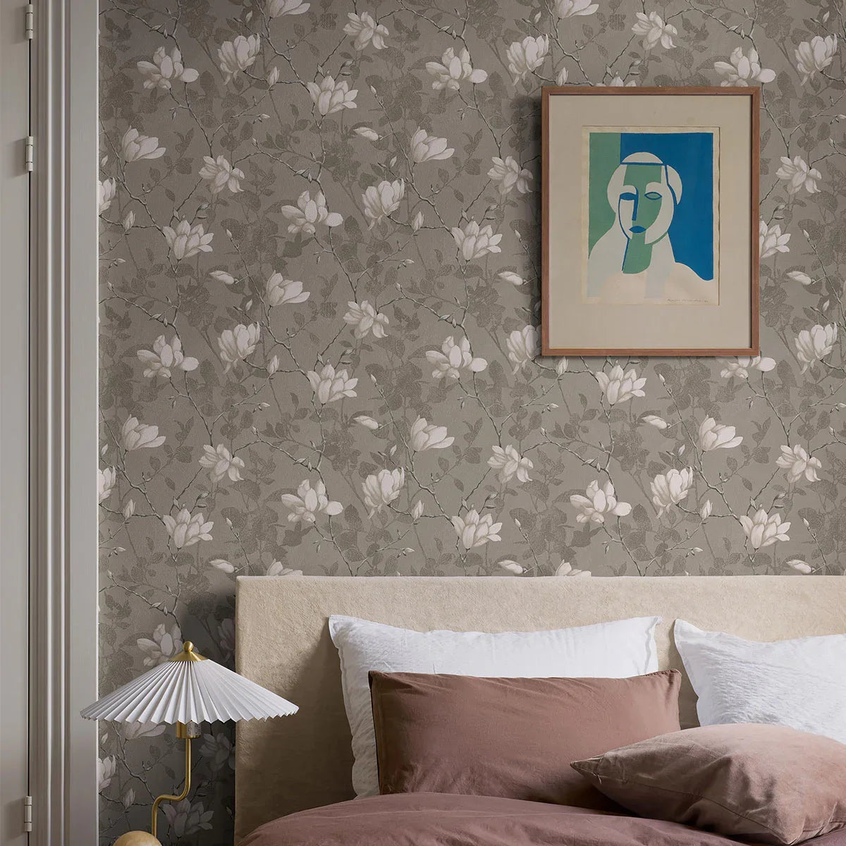 Lily Tree Wallpaper - Borastapeter