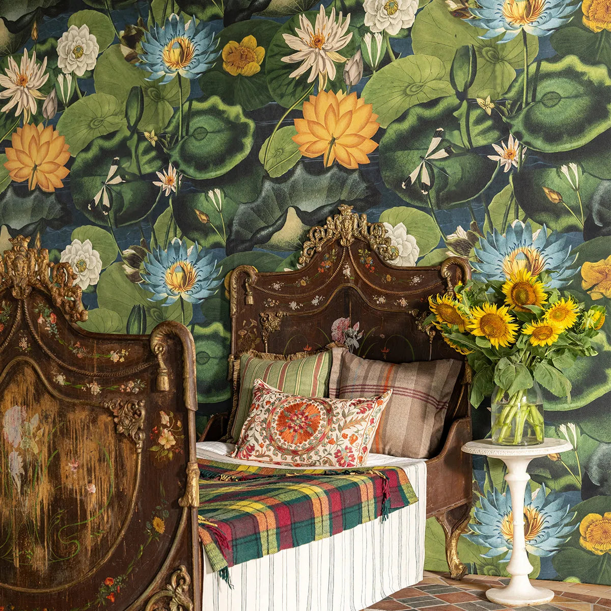 Lotus Blossom Wallpaper - Mind The Gap
