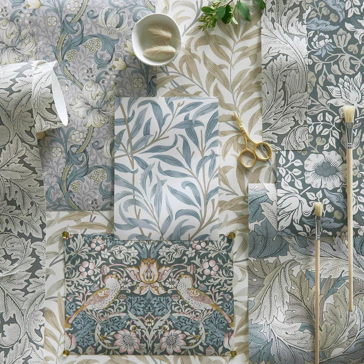 Mallow Wallpaper - Clarke & Clarke