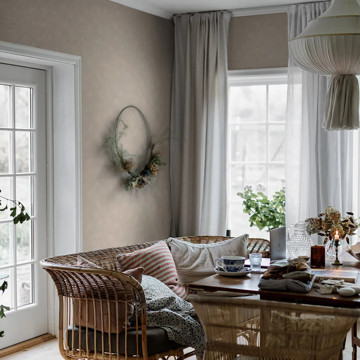 Painter's Wall Wallpaper - Borastapeter