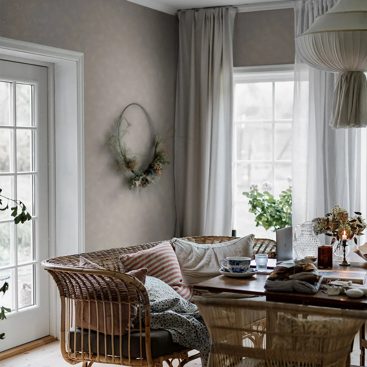 Painter's Wall Wallpaper - Borastapeter