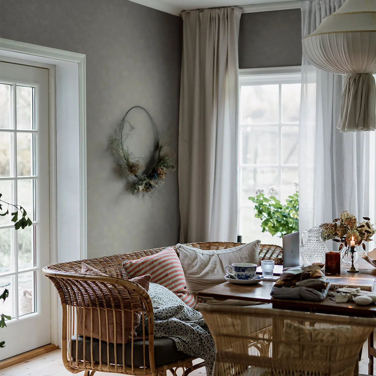 Painter's Wall Wallpaper - Borastapeter