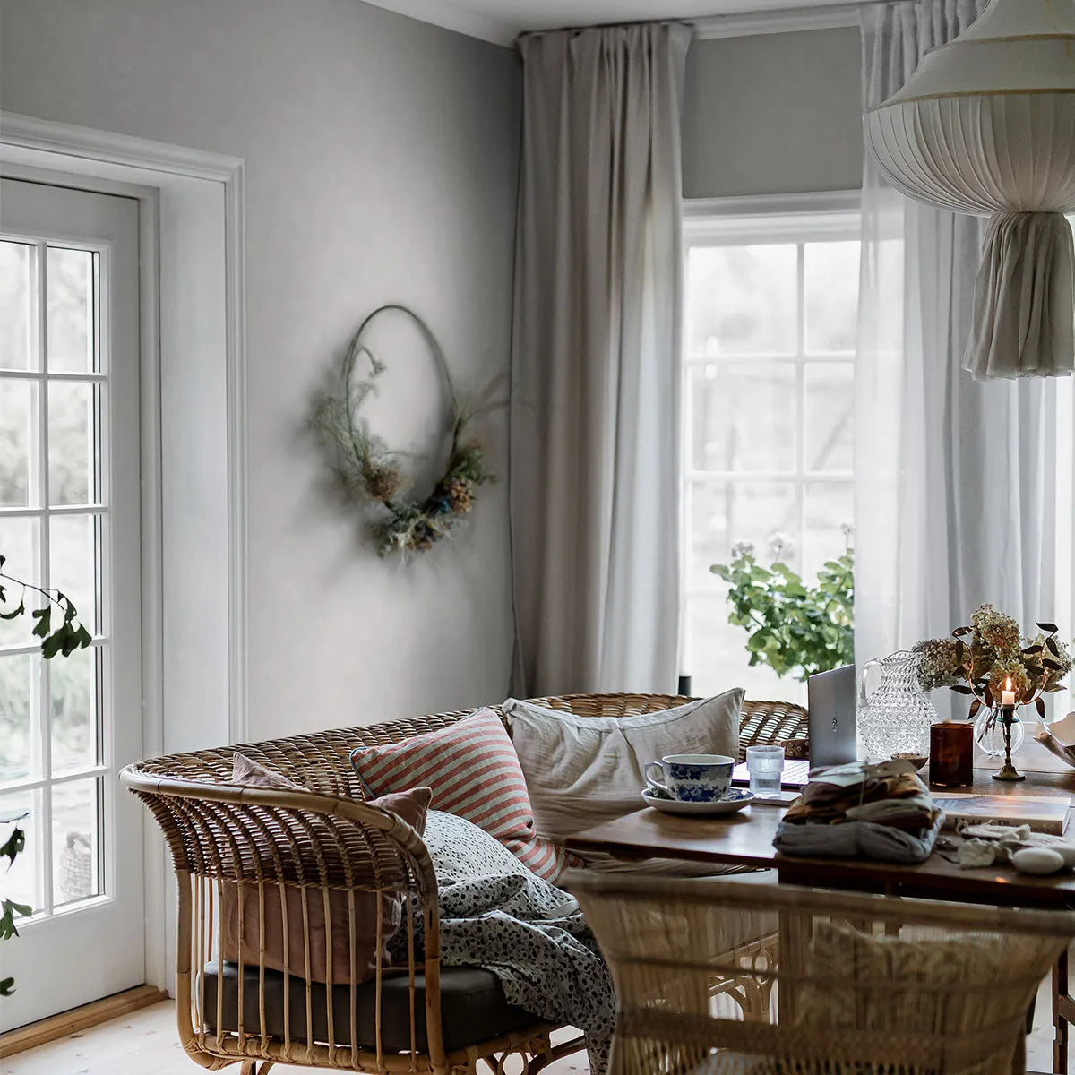 Painter's Wall Wallpaper - Borastapeter