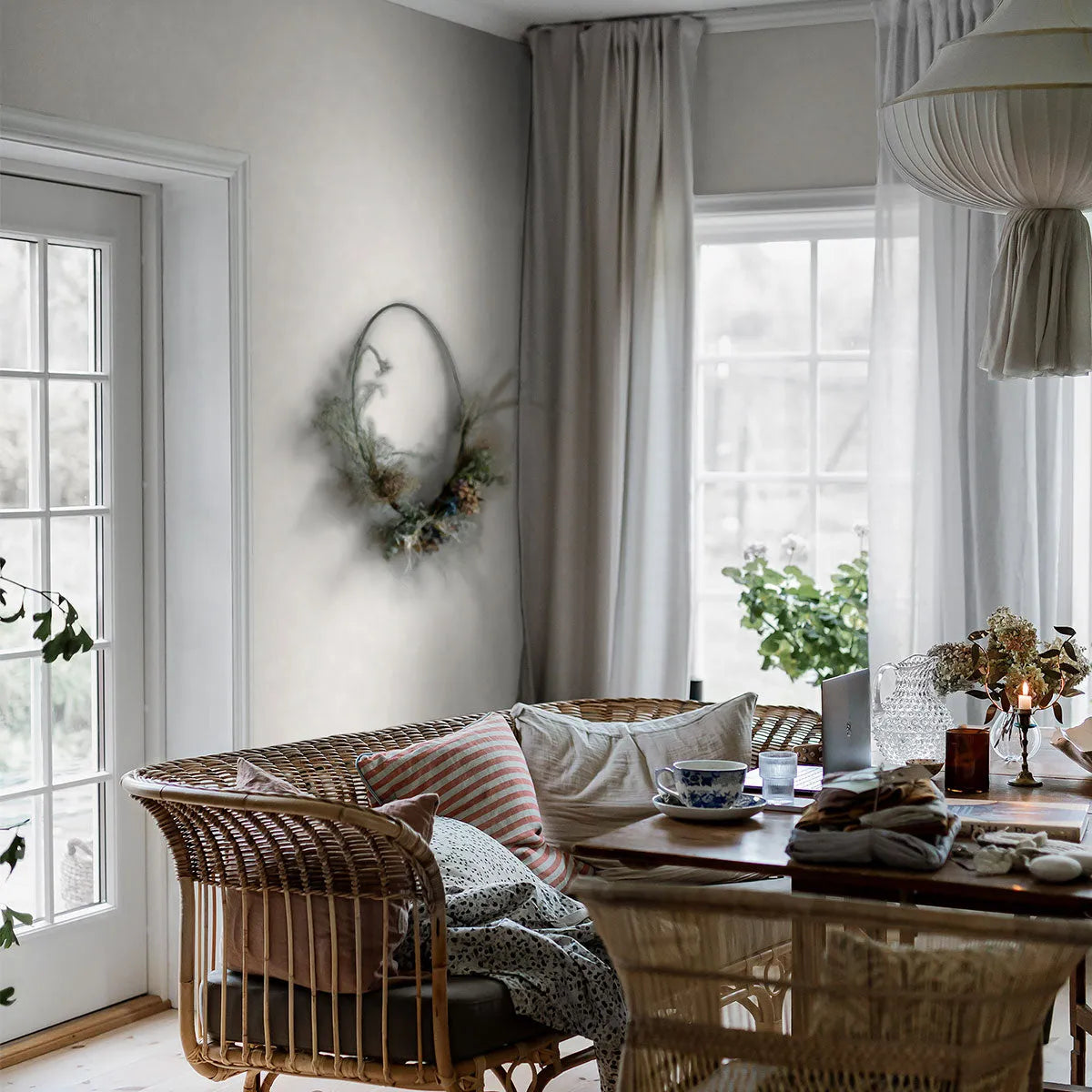 Painter's Wall Wallpaper - Borastapeter