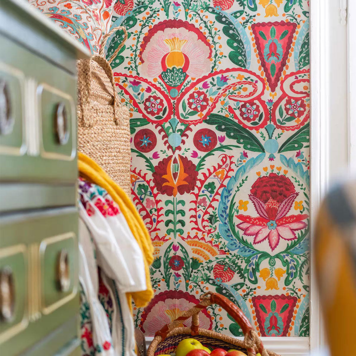 Rosa Mundi Wallpaper - Mind The Gap