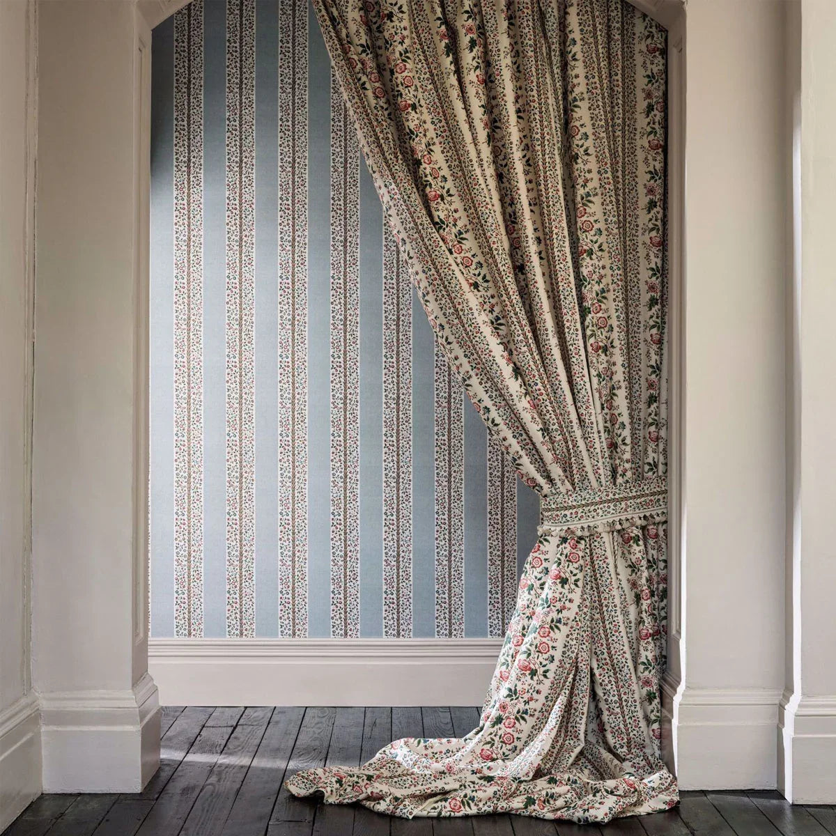 Rose Pergola Fabric - Sanderson