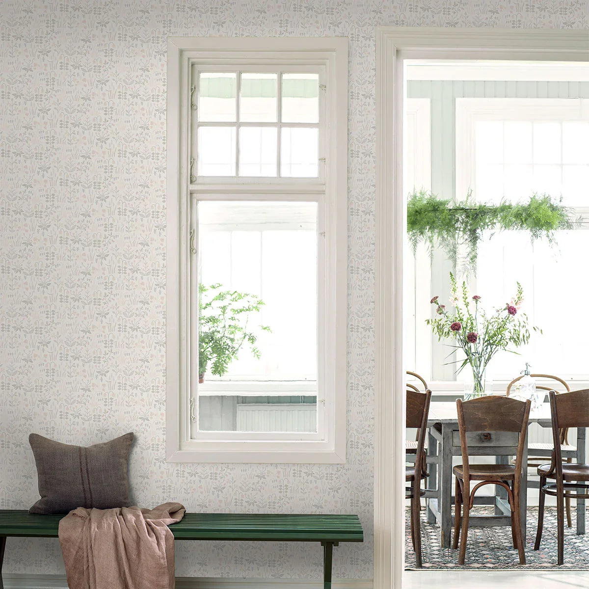 Strawberry Field Wallpaper - Borastapeter