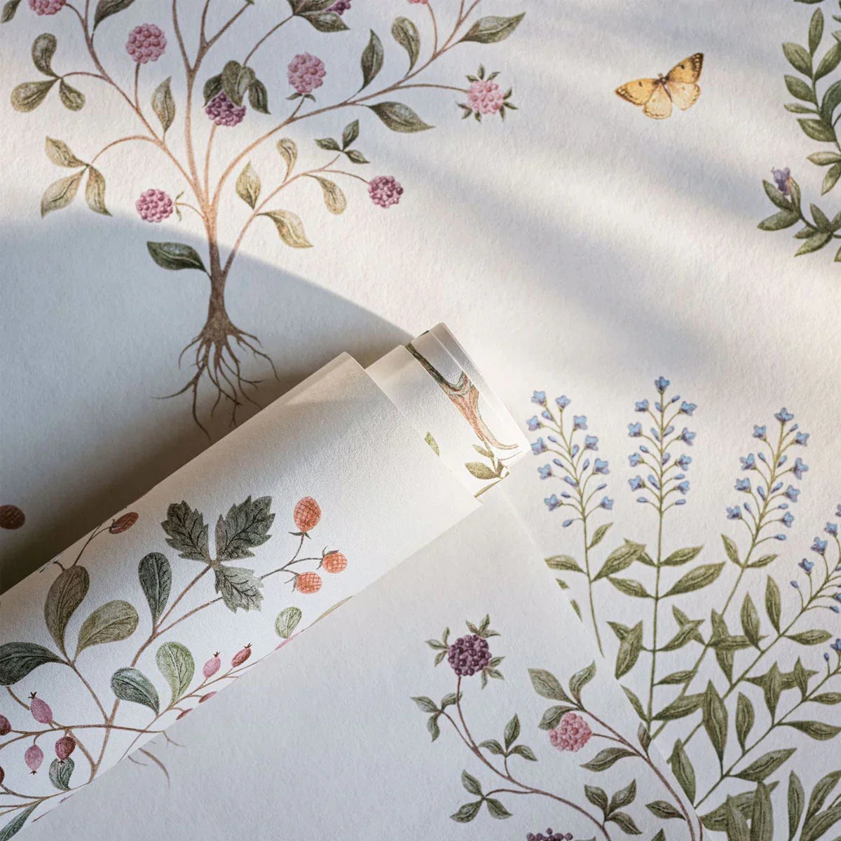 Thyme Walk Wallpaper - Sanderson