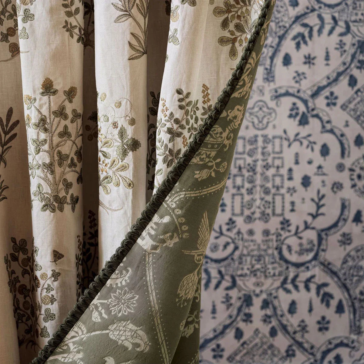 Thyme Walk Fabric - Sanderson