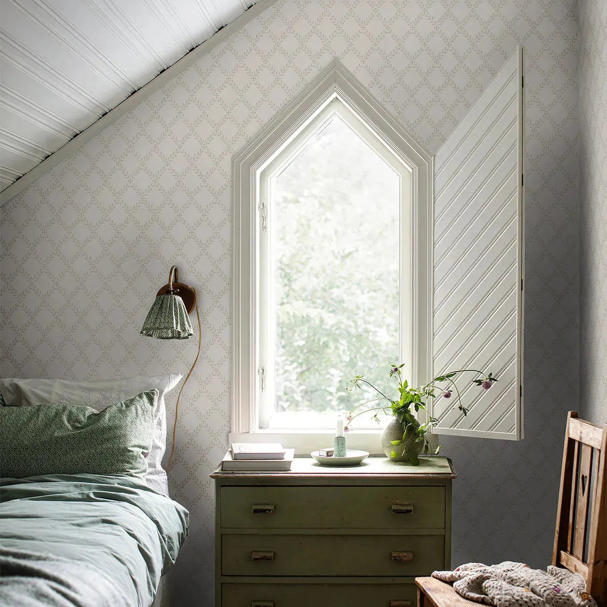 Trellis Leaves Wallpaper - Borastapeter