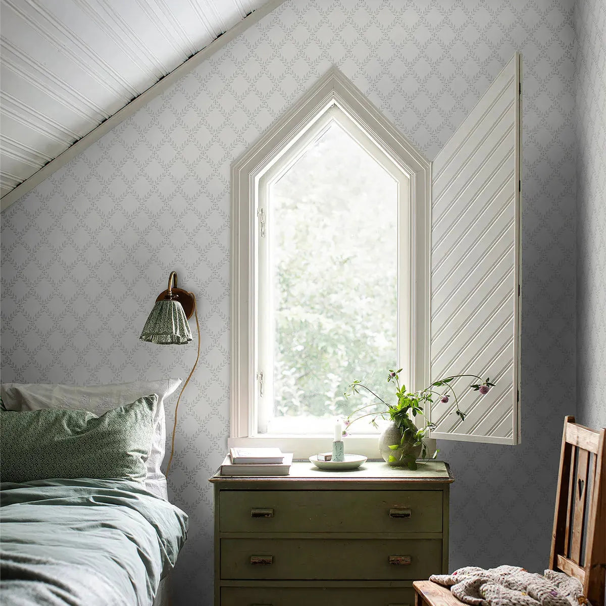Trellis Leaves Wallpaper - Borastapeter