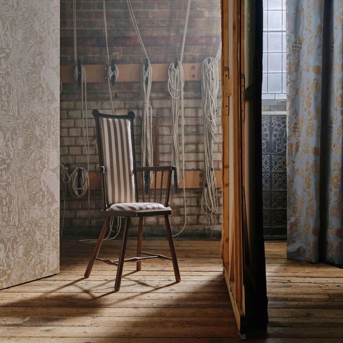 Aurelia's Grail Wallpaper - Sanderson x Giles Deacon