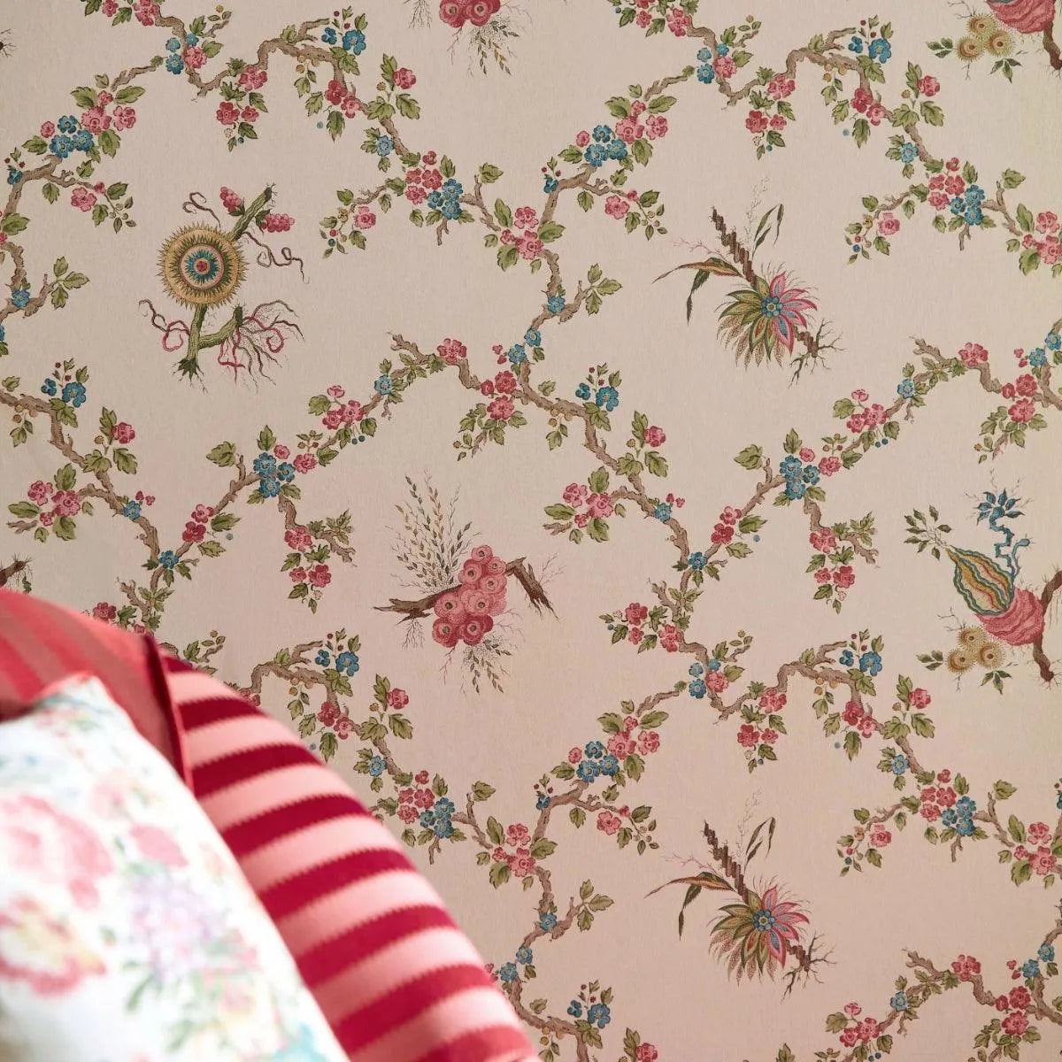 Trelliage Wallpaper - Sanderson x Giles Deacon