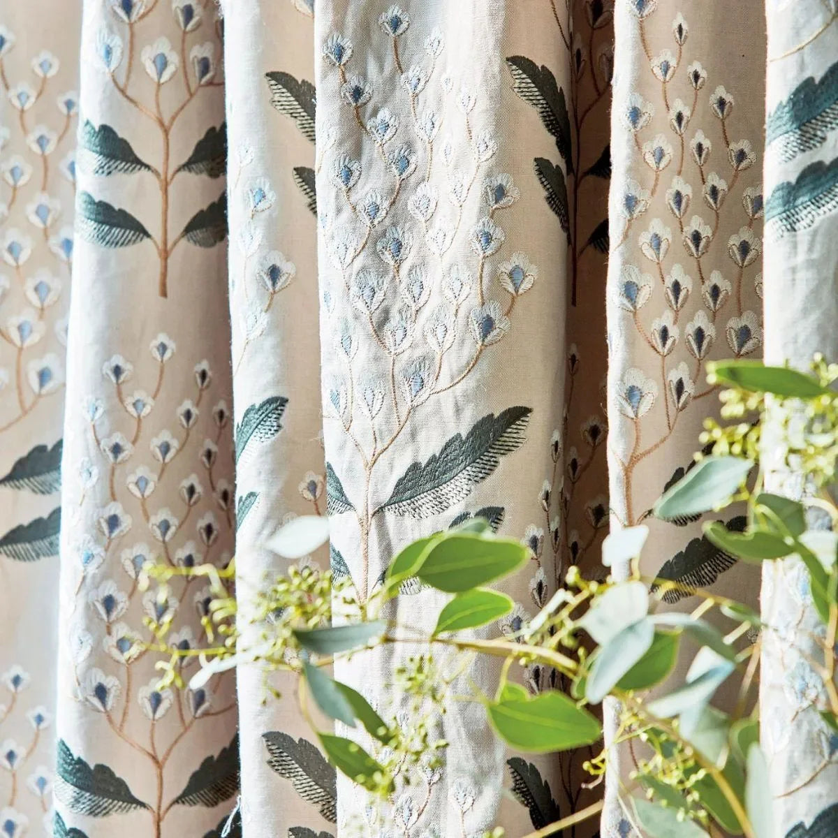 Bellis Fabric - Sanderson