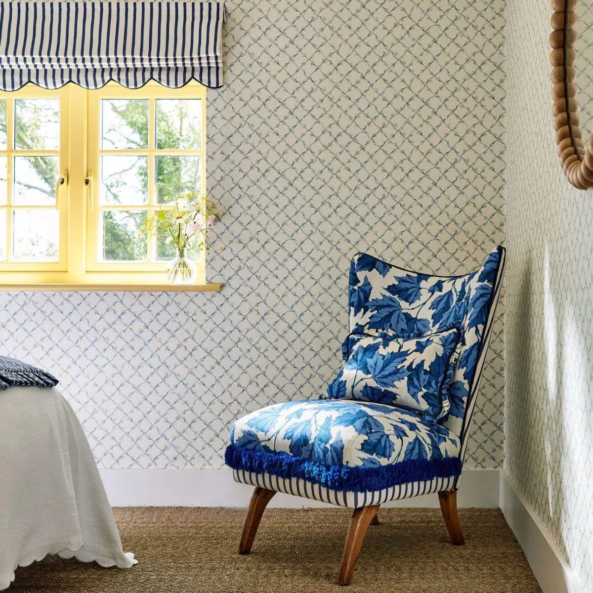 Daisy Trellis Wallpaper - Harlequin X Sophie Robinson