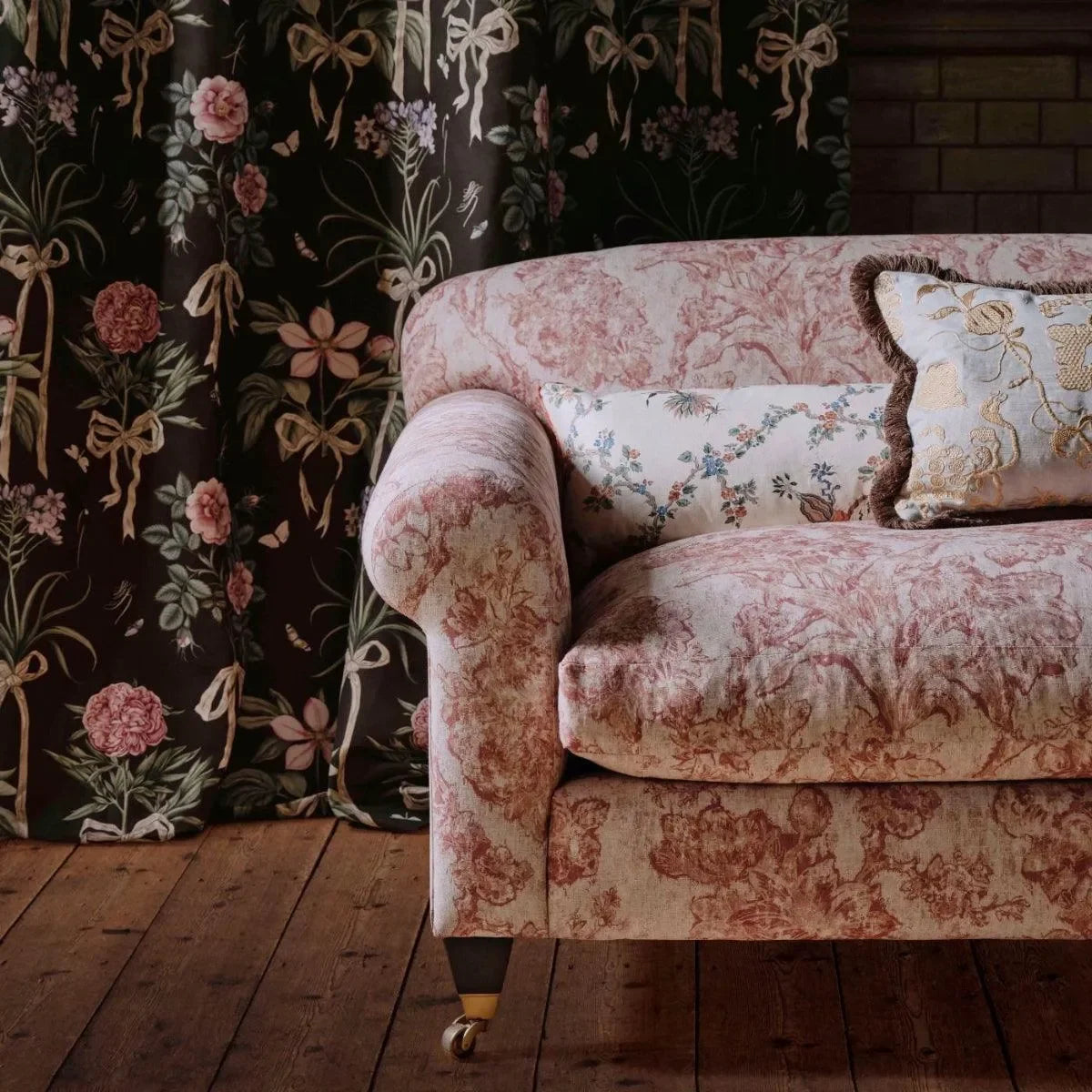Fringed Tulip Toile Fabric - Sanderson x Giles Deacon