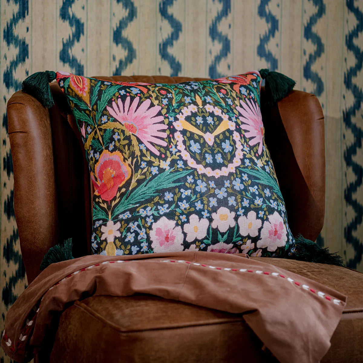 Susie Q Cushion - Mind The Gap